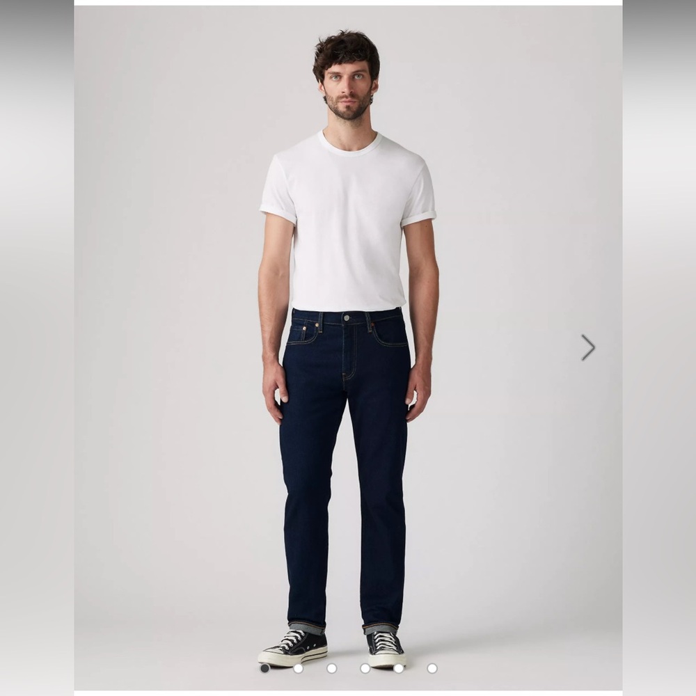 EUC men’s Levi’s 502 taper jeans